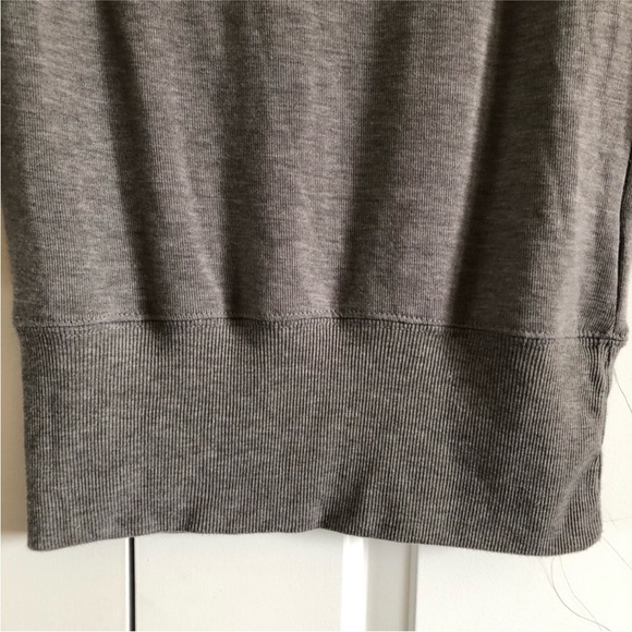 Long studded shoulder sweater - Picture 4 of 7